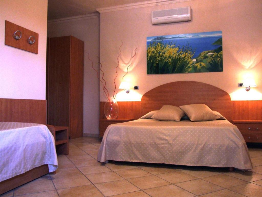 Residence Hotel La Giara Lipari  Rum bild